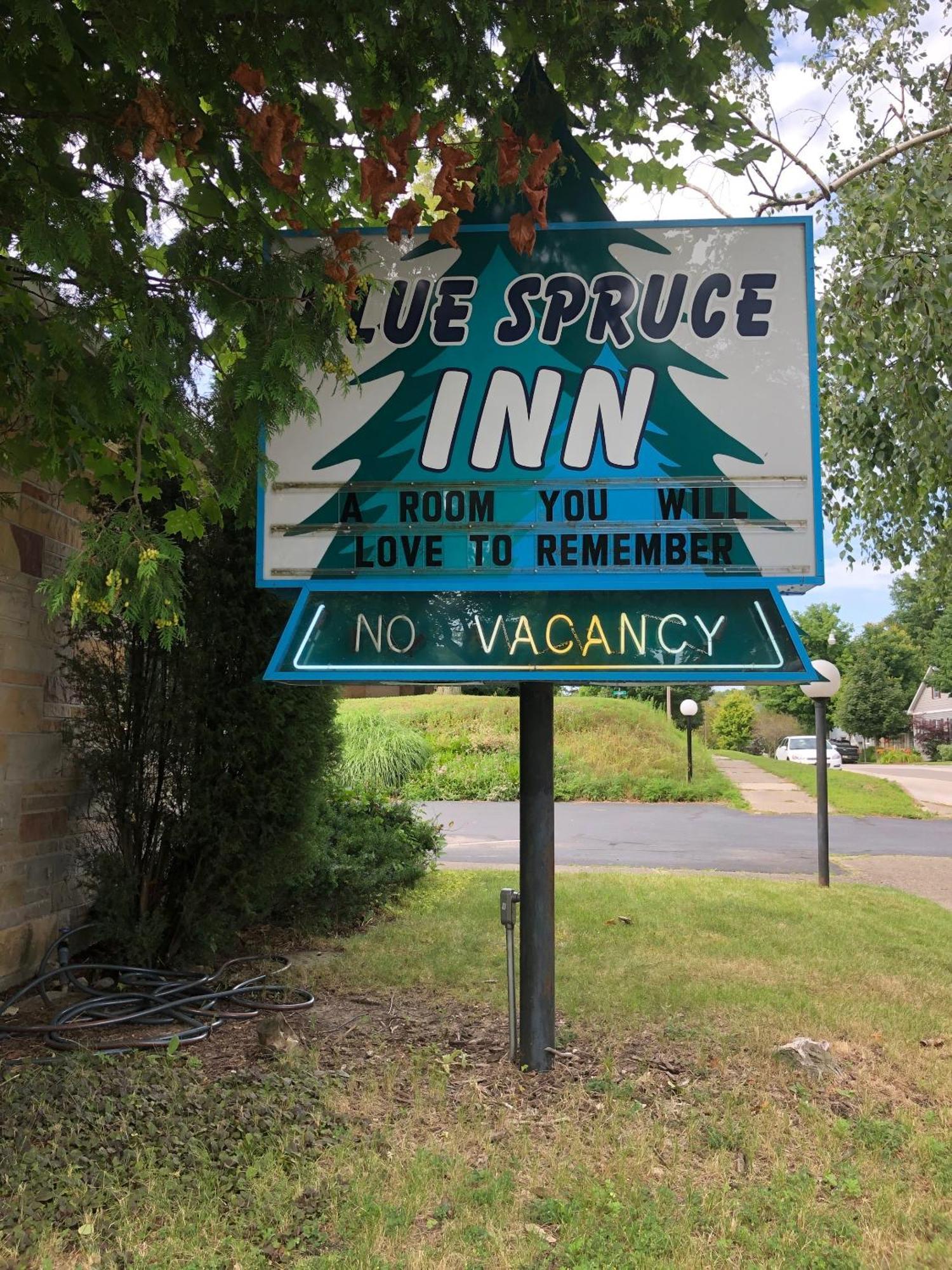 Ludington Blue Spruce Inn Exteriör bild