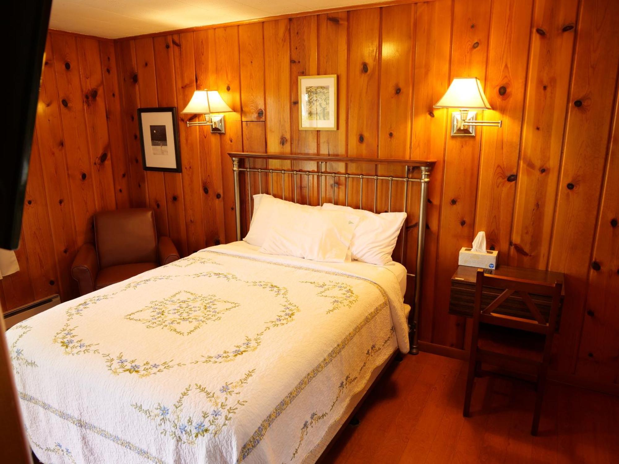 Ludington Blue Spruce Inn Rum bild