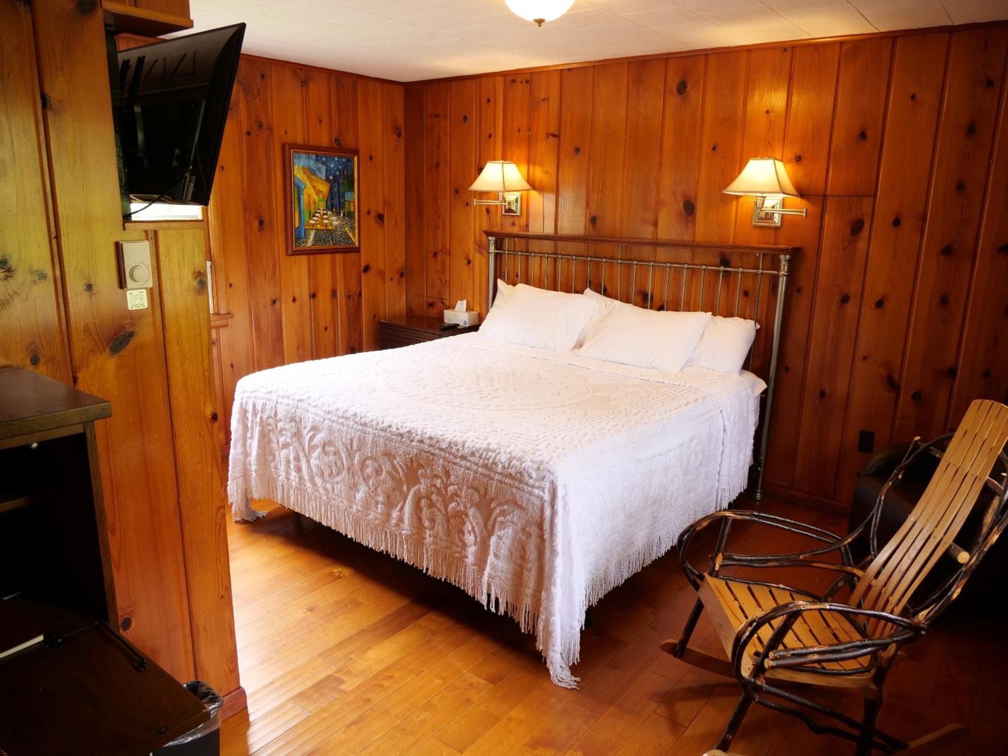 Ludington Blue Spruce Inn Rum bild